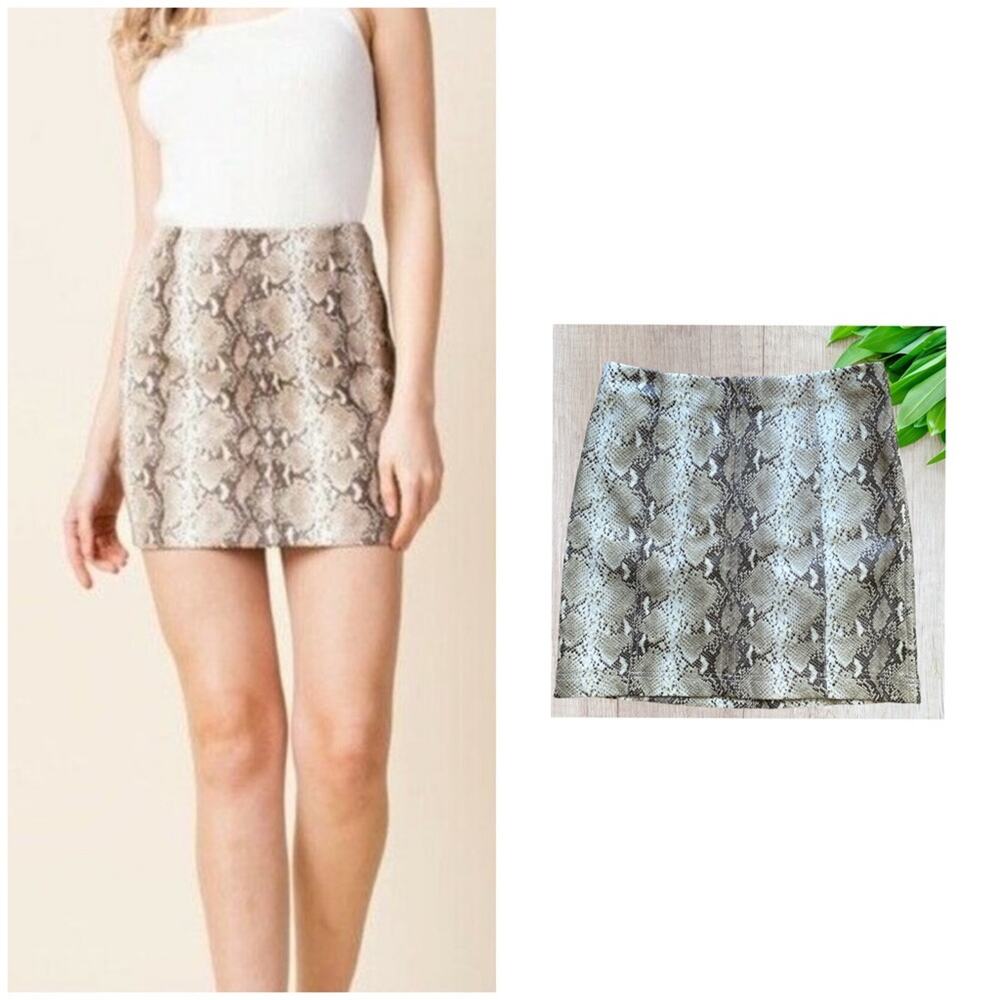 Honey Belle Pitaya snake print faux leather skirt size small